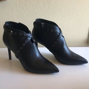 Women’s NIB brand new Nine West pointed toe ankle bootie heels